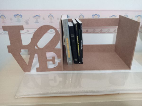 PORTA LIVROS MODELO LOVE (REF.:PLML03)